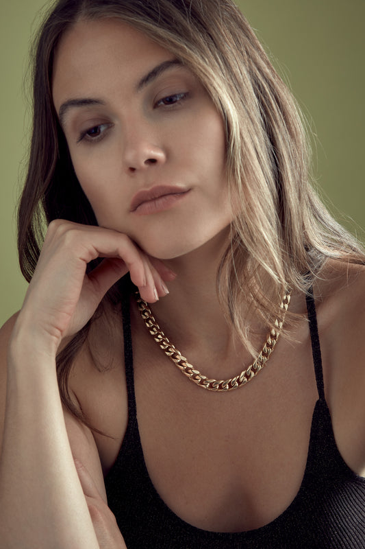 Model with gold plated chunky chain necklace