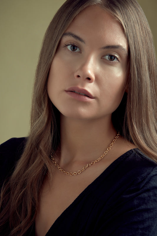 Model with Gold fine chain necklace