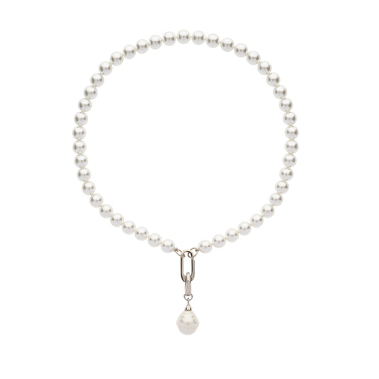 Pearl necklace with a pendant on a white background