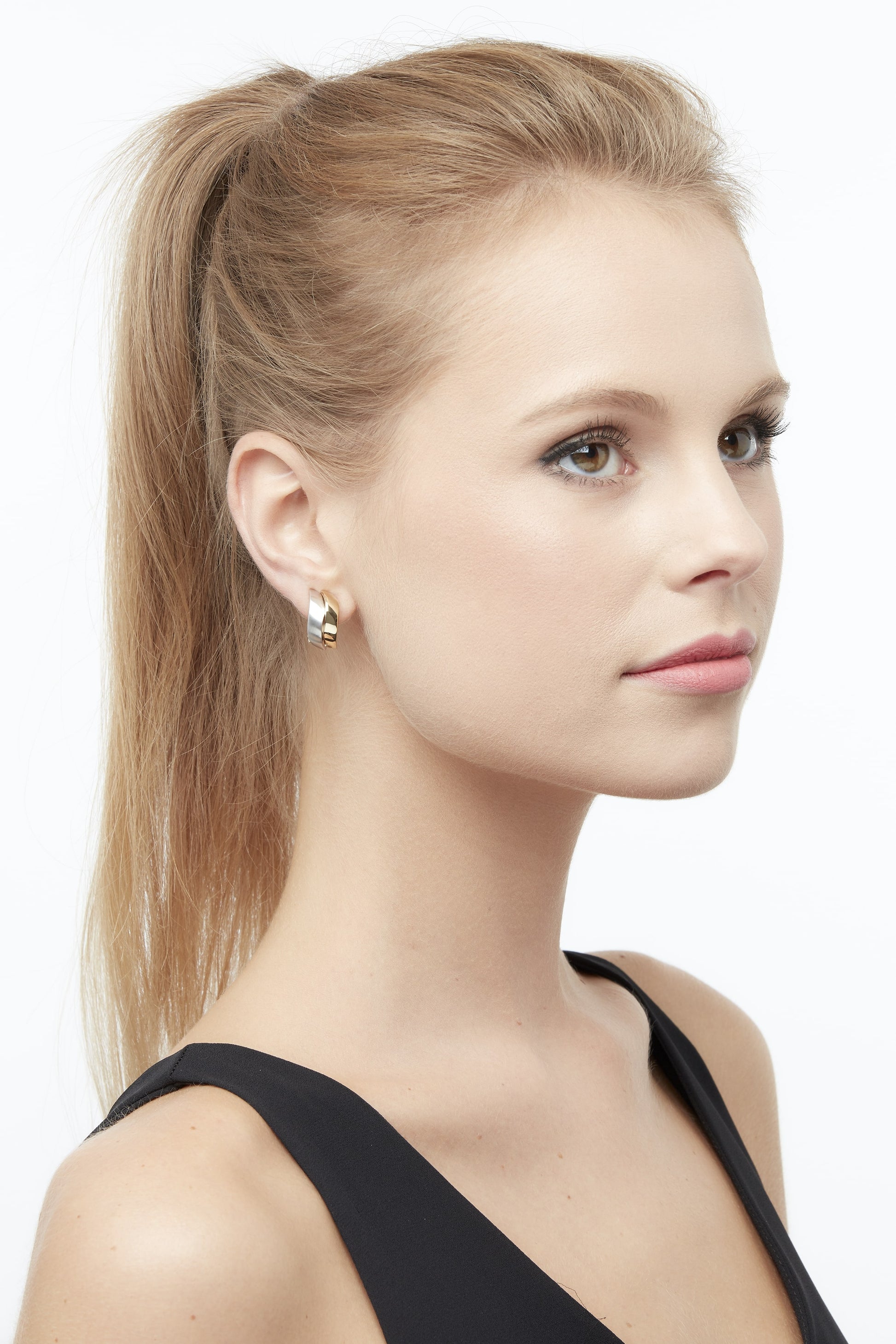 A model wearing Emma Holland Wave clip on earrings