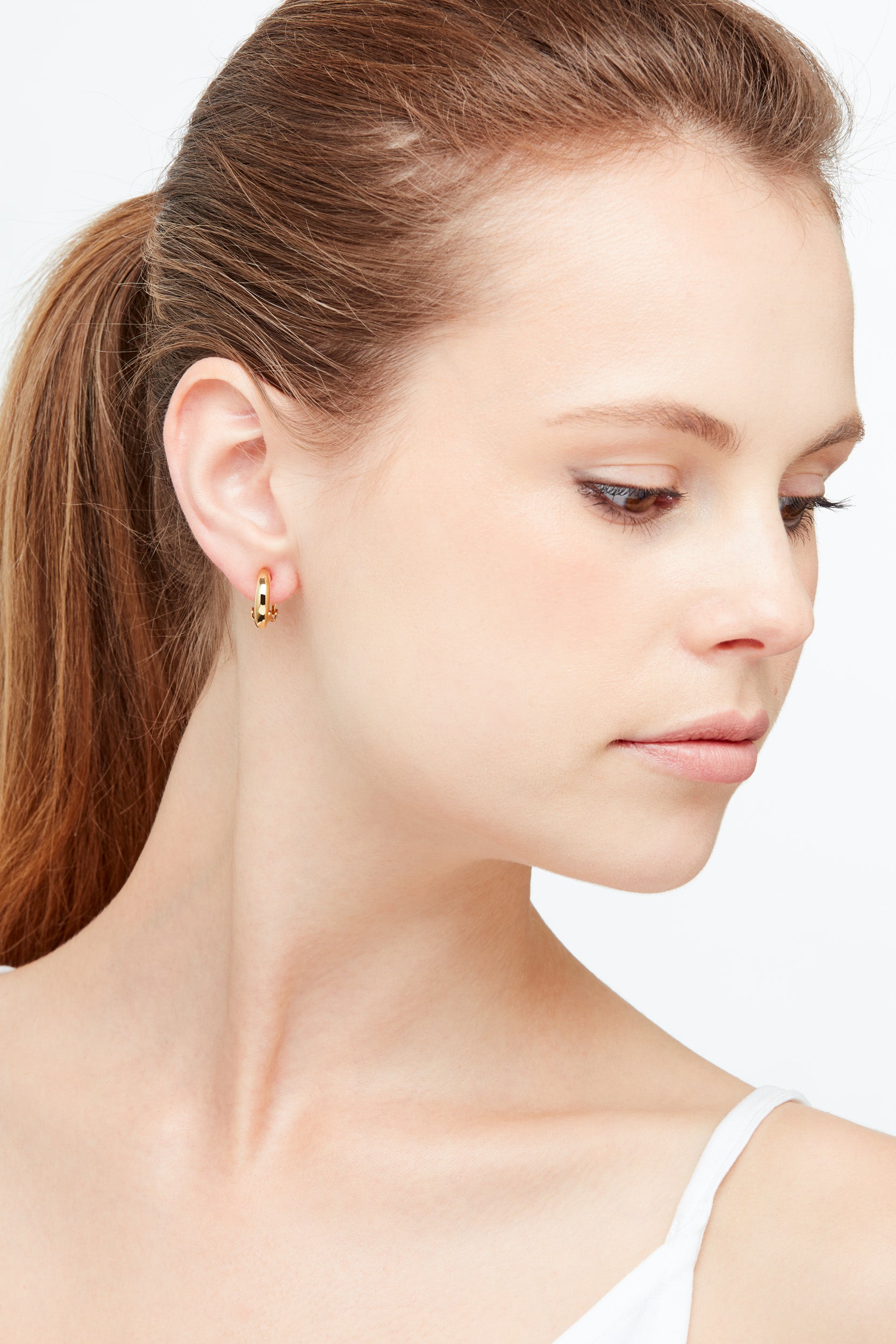 A model showing Emma Holland Gold hoop earrings