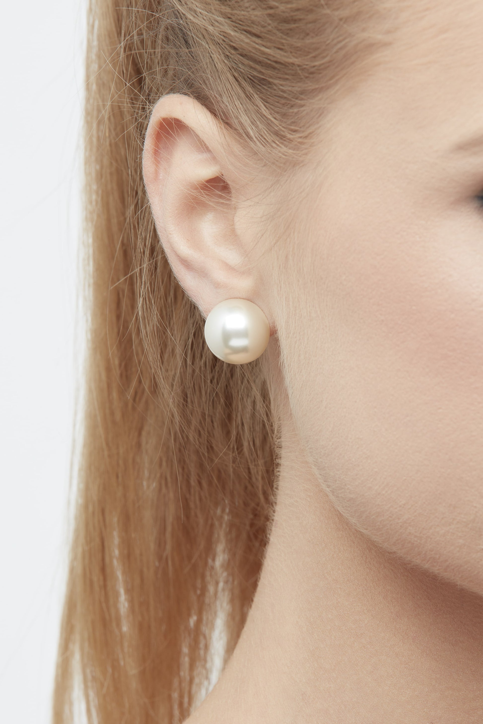 A close up of Emma Holland pearl clip on earrings