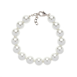 A chunky pearl bracelet with a platinum plated clasp and extension chain.