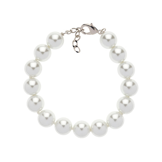 A chunky pearl bracelet with a platinum plated clasp and extension chain.